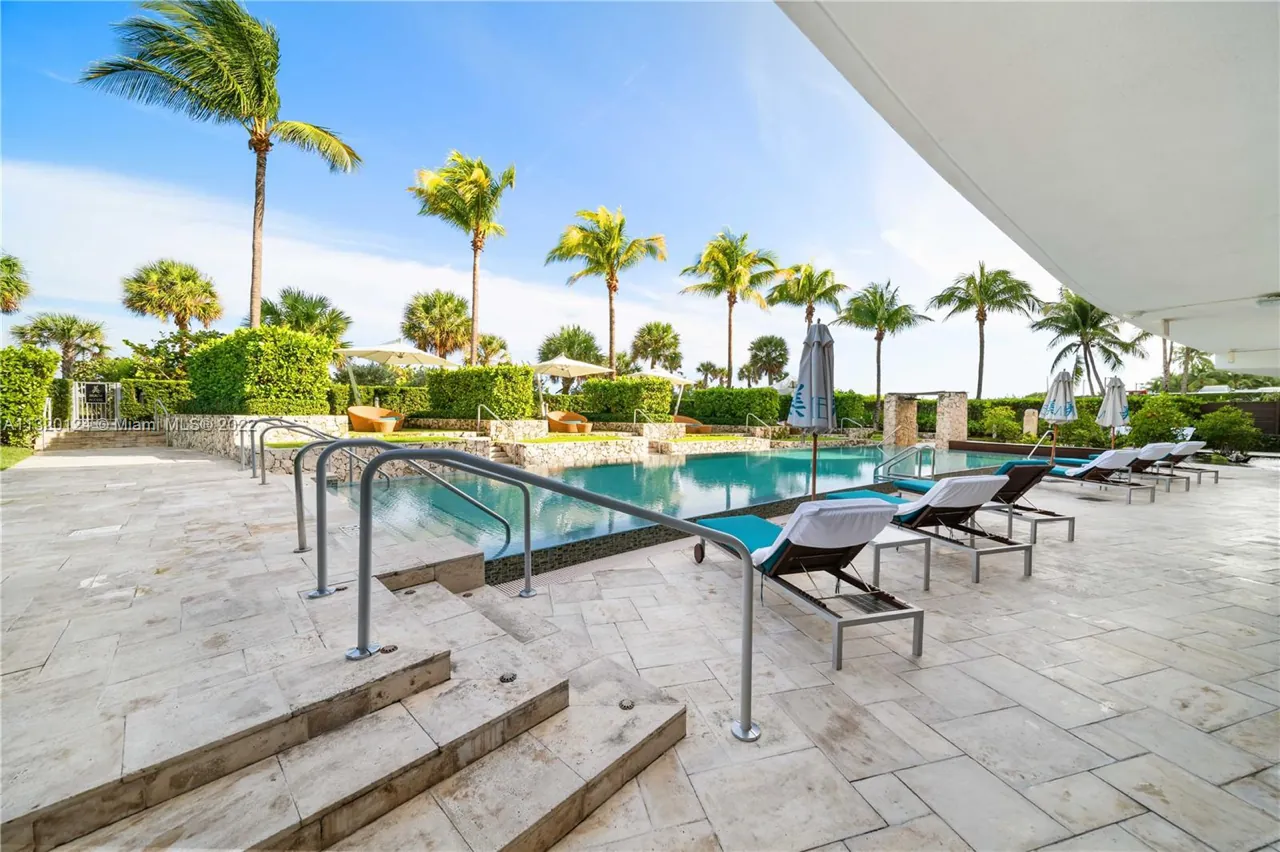 Mei Miami Beach Resort-Style Pool