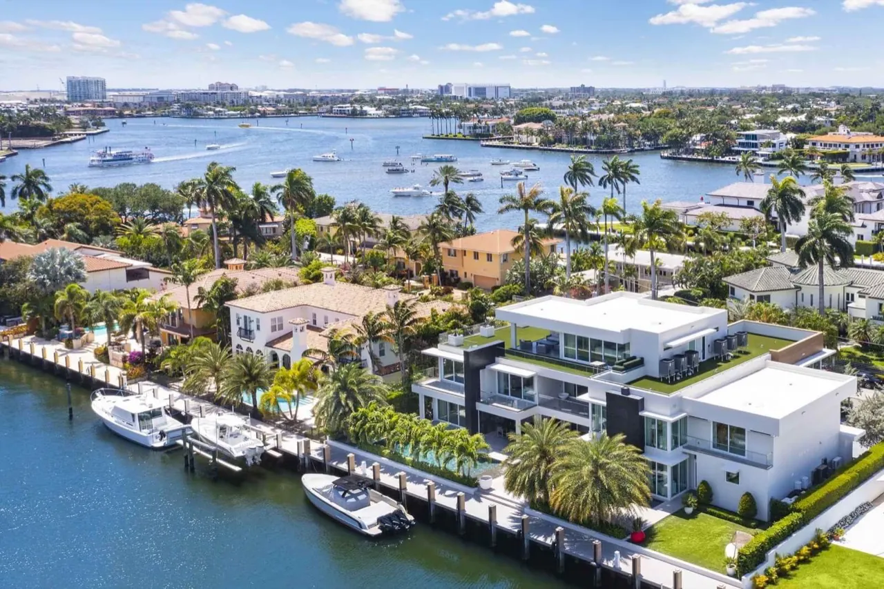 Las Olas Isles - Clear Blue Waters and Yachting