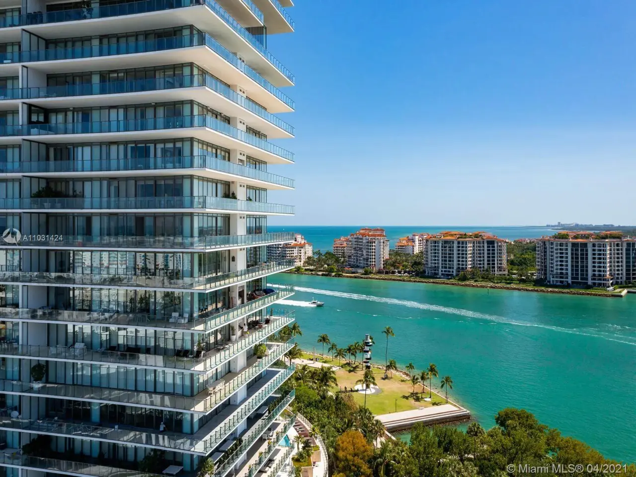 Apogee South Beach - Stunning Views of Atlantic Ocean and Biscayne Bay
